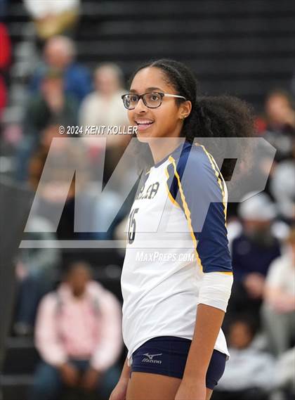 Thumbnail 2 in Romeo vs. Fraser (MHSAA Regional Semifinal) photogallery.