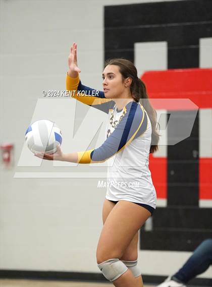 Thumbnail 1 in Romeo vs. Fraser (MHSAA Regional Semifinal) photogallery.