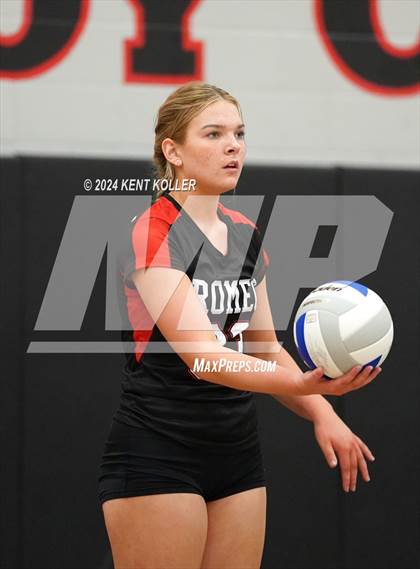Thumbnail 2 in Romeo vs. Fraser (MHSAA Regional Semifinal) photogallery.