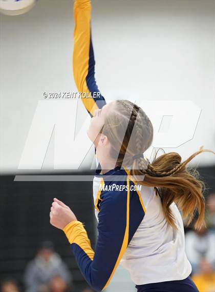 Thumbnail 2 in Romeo vs. Fraser (MHSAA Regional Semifinal) photogallery.