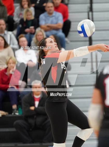 Thumbnail 2 in Romeo vs. Fraser (MHSAA Regional Semifinal) photogallery.