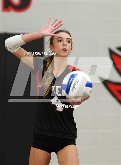 Thumbnail 1 in Romeo vs. Fraser (MHSAA Regional Semifinal) photogallery.