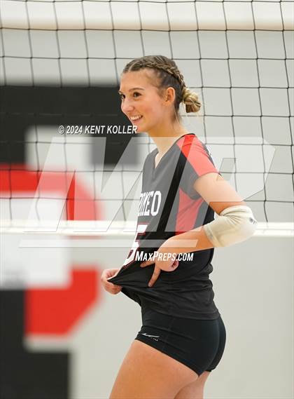 Thumbnail 1 in Romeo vs. Fraser (MHSAA Regional Semifinal) photogallery.