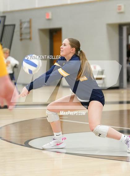 Thumbnail 2 in Romeo vs. Fraser (MHSAA Regional Semifinal) photogallery.