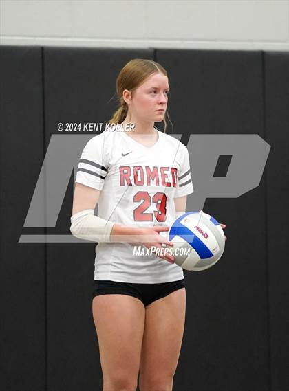 Thumbnail 2 in Romeo vs. Fraser (MHSAA Regional Semifinal) photogallery.