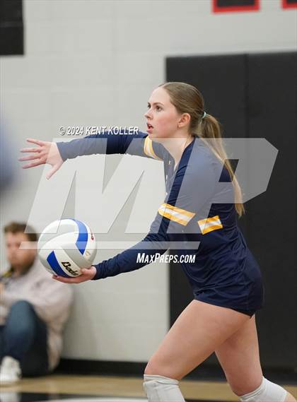 Thumbnail 3 in Romeo vs. Fraser (MHSAA Regional Semifinal) photogallery.