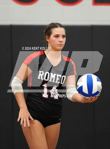Thumbnail 3 in Romeo vs. Fraser (MHSAA Regional Semifinal) photogallery.
