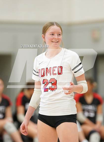 Thumbnail 3 in Romeo vs. Fraser (MHSAA Regional Semifinal) photogallery.