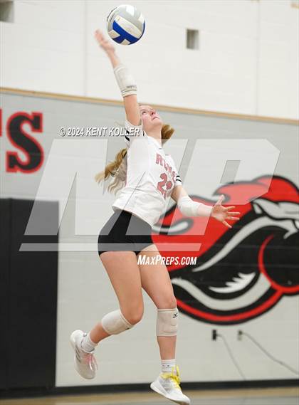 Thumbnail 1 in Romeo vs. Fraser (MHSAA Regional Semifinal) photogallery.
