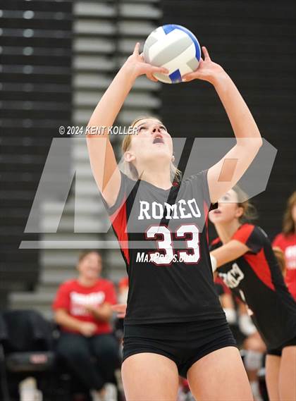 Thumbnail 3 in Romeo vs. Fraser (MHSAA Regional Semifinal) photogallery.