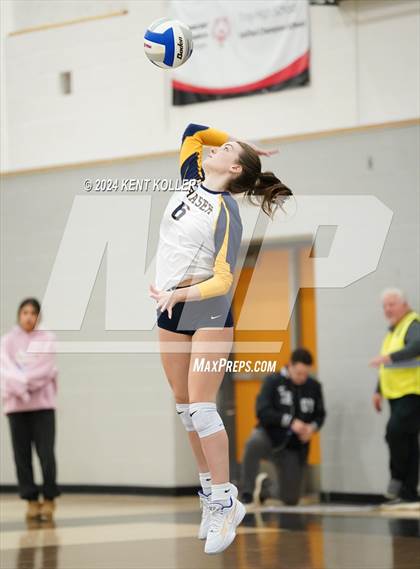 Thumbnail 3 in Romeo vs. Fraser (MHSAA Regional Semifinal) photogallery.