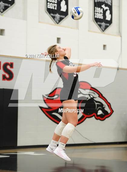 Thumbnail 1 in Romeo vs. Fraser (MHSAA Regional Semifinal) photogallery.