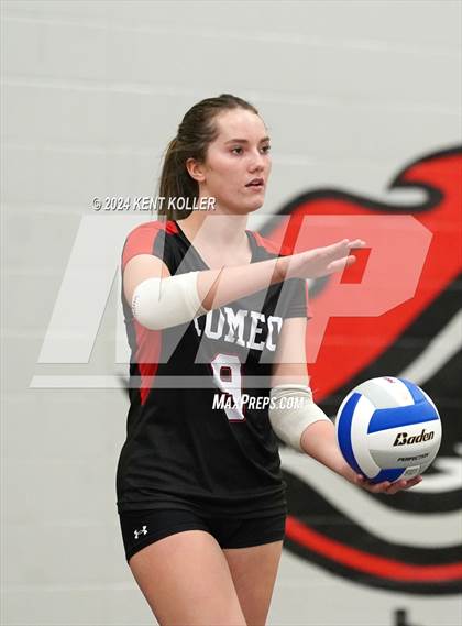 Thumbnail 3 in Romeo vs. Fraser (MHSAA Regional Semifinal) photogallery.