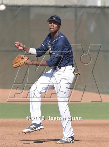 Thumbnail 1 in Notre Dame (SO) vs. Damien (Boras Classic - South) photogallery.