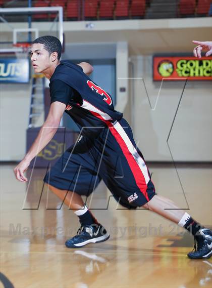 Thumbnail 2 in Hirschi vs. Tascosa (Fantasy of Lights) photogallery.