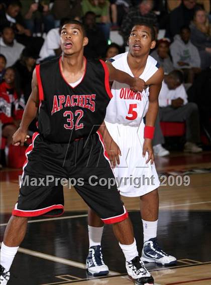 Thumbnail 1 in Leuzinger vs. Centennial (Tip-Off Classic) photogallery.