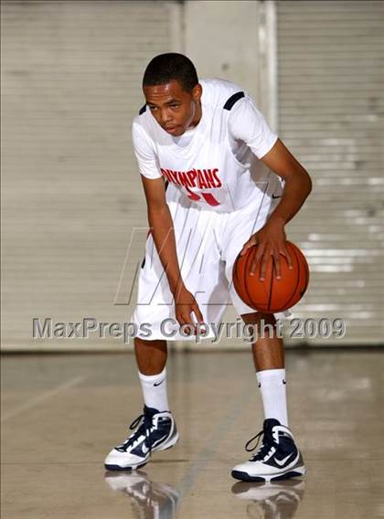 Thumbnail 3 in Leuzinger vs. Centennial (Tip-Off Classic) photogallery.