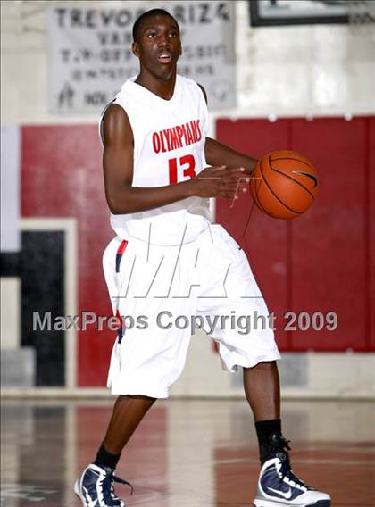 Thumbnail 3 in Leuzinger vs. Centennial (Tip-Off Classic) photogallery.