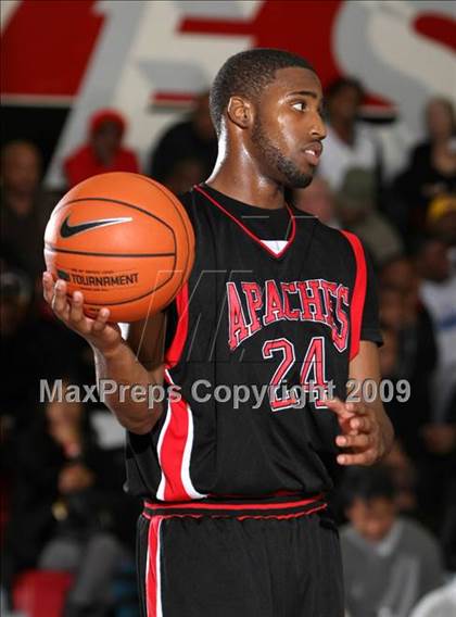 Thumbnail 1 in Leuzinger vs. Centennial (Tip-Off Classic) photogallery.