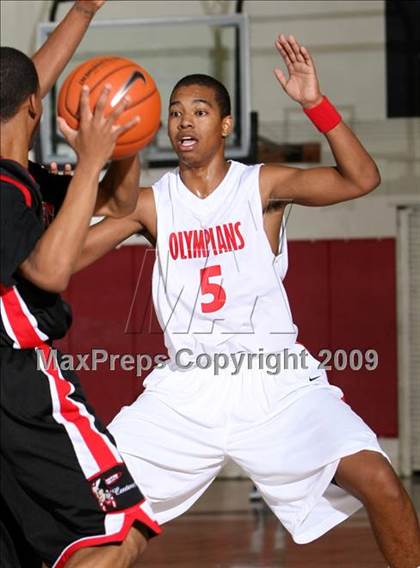 Thumbnail 3 in Leuzinger vs. Centennial (Tip-Off Classic) photogallery.
