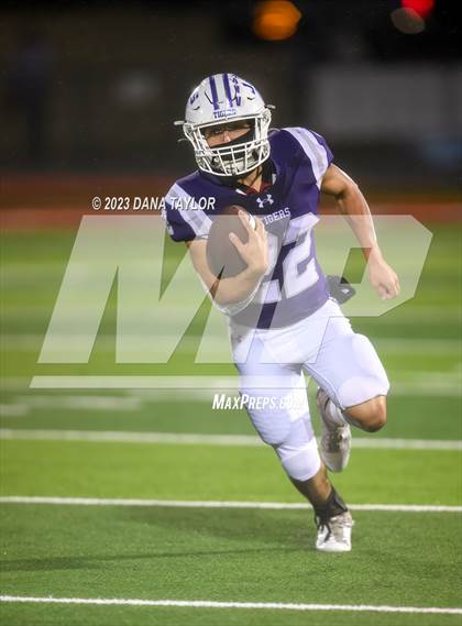 Thumbnail 2 in Callisburg vs. Jacksboro (UIL 3A Bi-District Championship) photogallery.