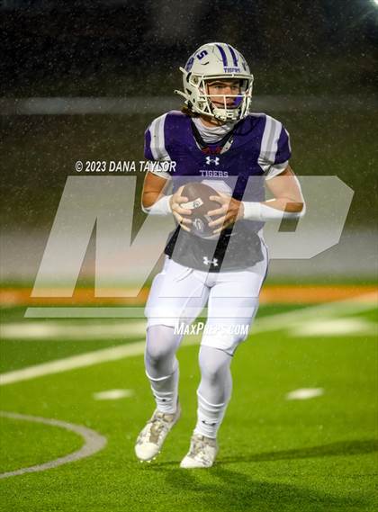 Thumbnail 1 in Callisburg vs. Jacksboro (UIL 3A Bi-District Championship) photogallery.