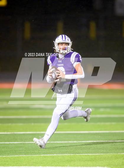 Thumbnail 2 in Callisburg vs. Jacksboro (UIL 3A Bi-District Championship) photogallery.