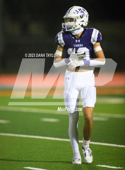 Thumbnail 2 in Callisburg vs. Jacksboro (UIL 3A Bi-District Championship) photogallery.