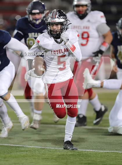Thumbnail 2 in Loveland vs. Palmer Ridge (CHSAA 4A State Championship) photogallery.