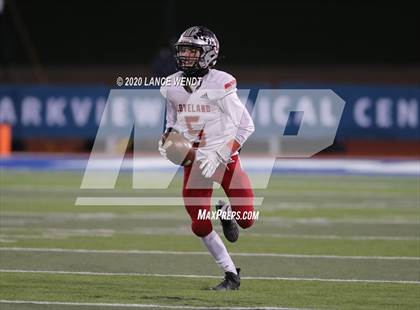 Thumbnail 1 in Loveland vs. Palmer Ridge (CHSAA 4A State Championship) photogallery.