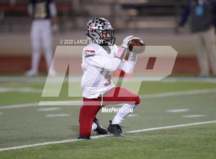 Thumbnail 3 in Loveland vs. Palmer Ridge (CHSAA 4A State Championship) photogallery.