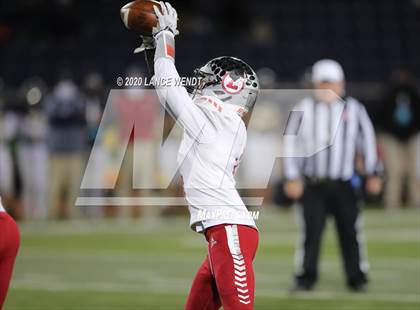 Thumbnail 3 in Loveland vs. Palmer Ridge (CHSAA 4A State Championship) photogallery.
