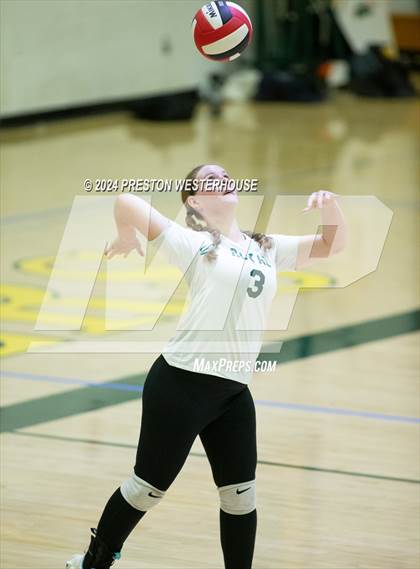 Thumbnail 1 in Royal @ Moorpark photogallery.