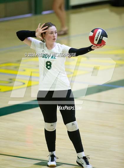 Thumbnail 3 in Royal @ Moorpark photogallery.