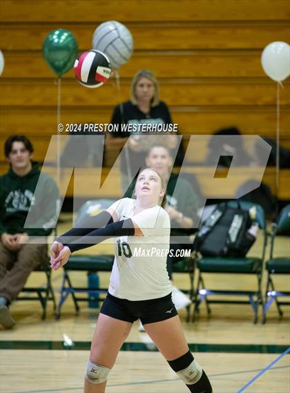 Thumbnail 3 in Royal @ Moorpark photogallery.