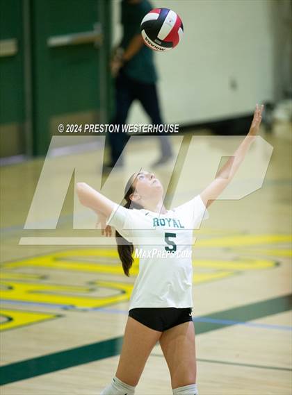 Thumbnail 1 in Royal @ Moorpark photogallery.