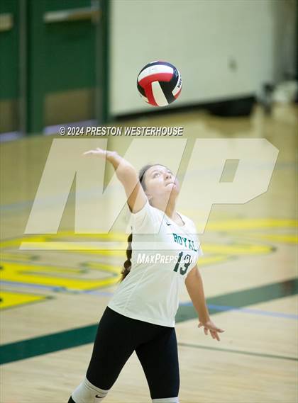 Thumbnail 2 in Royal @ Moorpark photogallery.