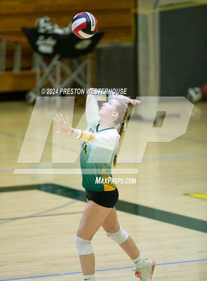 Thumbnail 3 in Royal @ Moorpark photogallery.