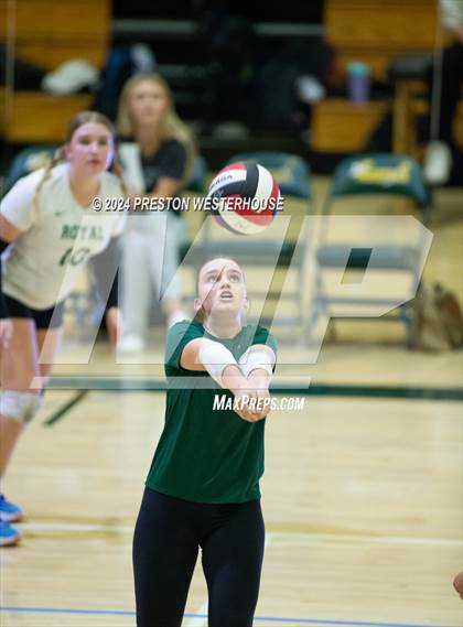 Thumbnail 3 in Royal @ Moorpark photogallery.