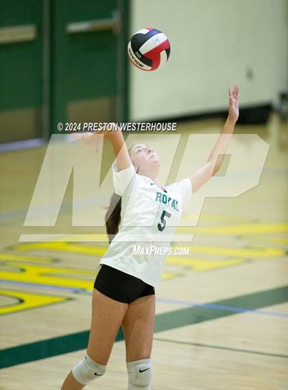 Thumbnail 1 in Royal @ Moorpark photogallery.
