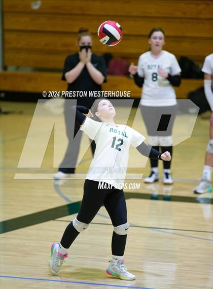Thumbnail 1 in Royal @ Moorpark photogallery.
