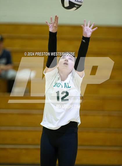 Thumbnail 1 in Royal @ Moorpark photogallery.