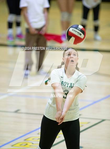 Thumbnail 3 in Royal @ Moorpark photogallery.