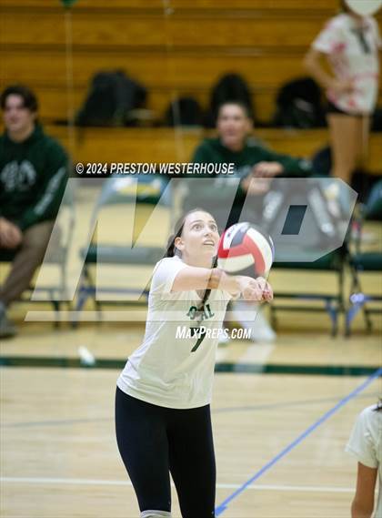 Thumbnail 2 in Royal @ Moorpark photogallery.