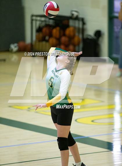 Thumbnail 2 in Royal @ Moorpark photogallery.