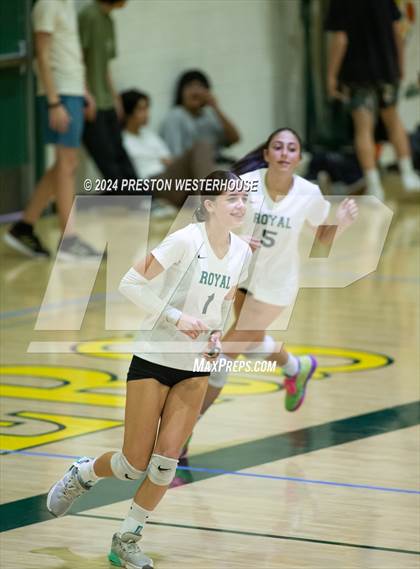 Thumbnail 2 in Royal @ Moorpark photogallery.