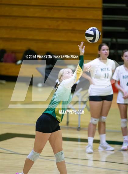Thumbnail 2 in Royal @ Moorpark photogallery.
