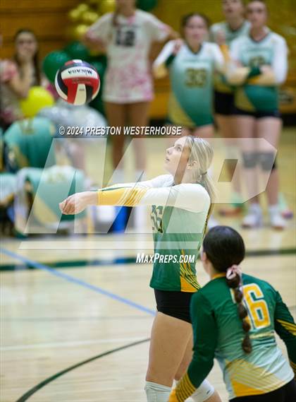 Thumbnail 3 in Royal @ Moorpark photogallery.