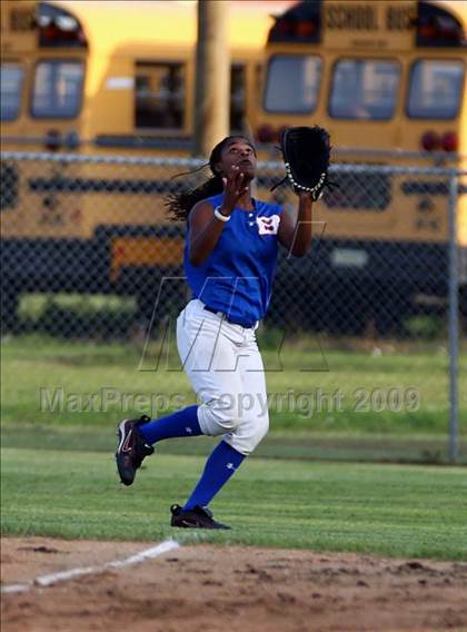 Thumbnail 3 in Bartlett vs. Brighton (Region 7AAA 1st Round) photogallery.