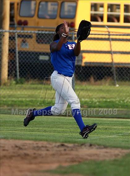 Thumbnail 1 in Bartlett vs. Brighton (Region 7AAA 1st Round) photogallery.